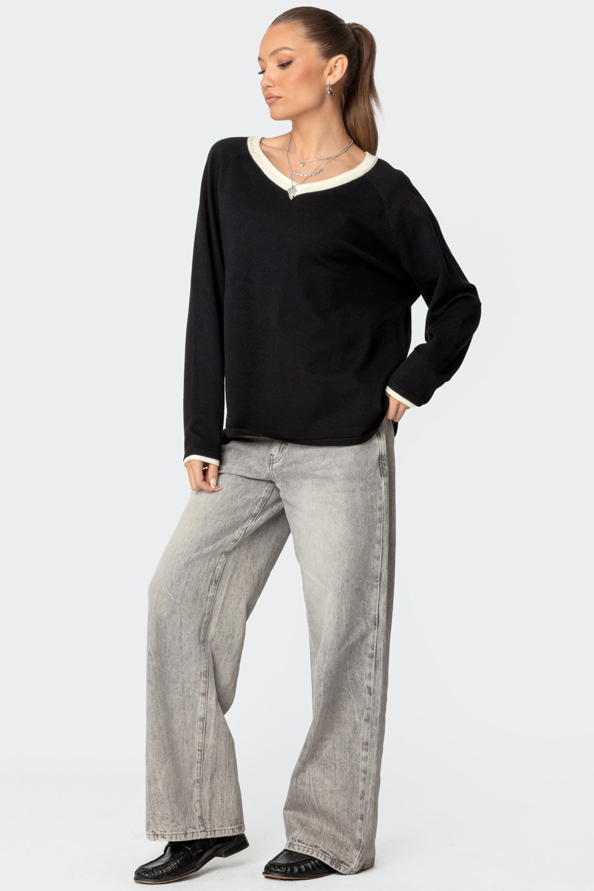 Contrast V Neck Knit Sweater - Image 4
