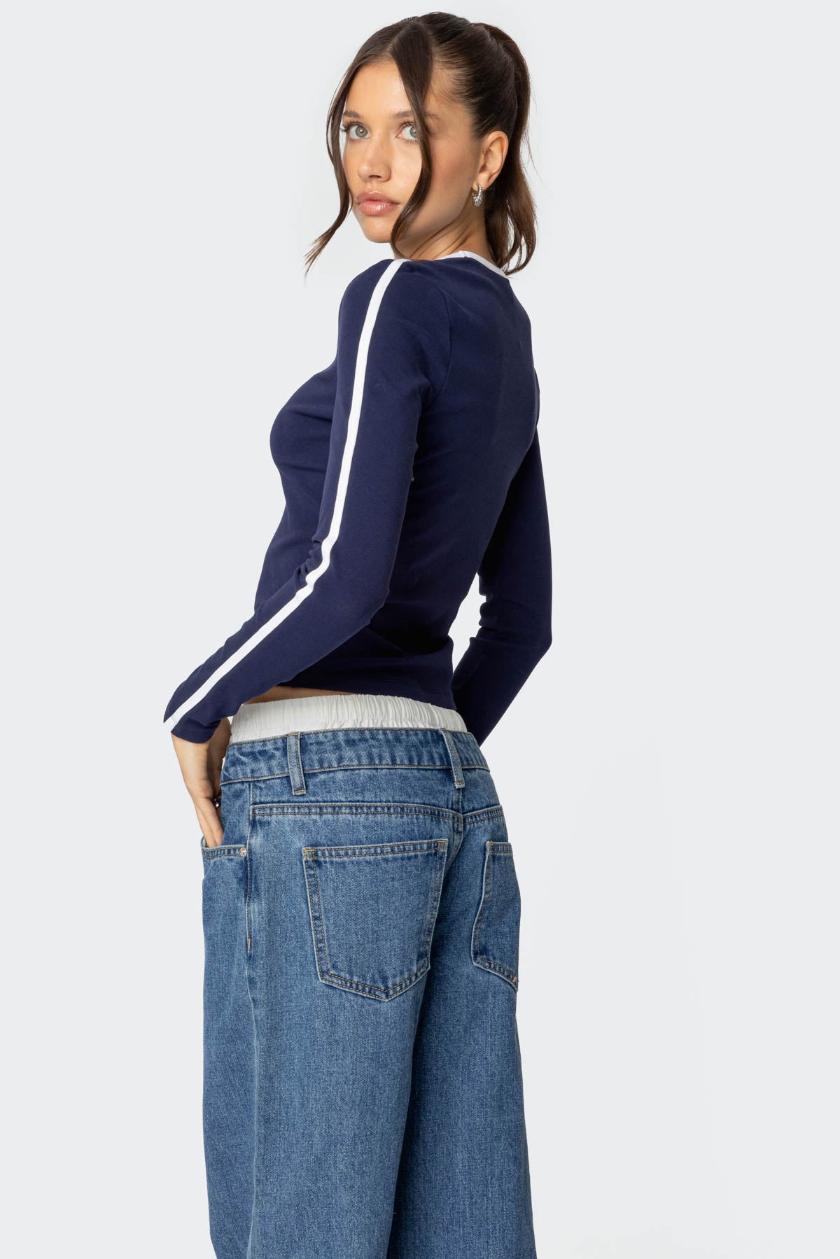 Contrast V Neck Long Sleeve T Shirt - Image 5